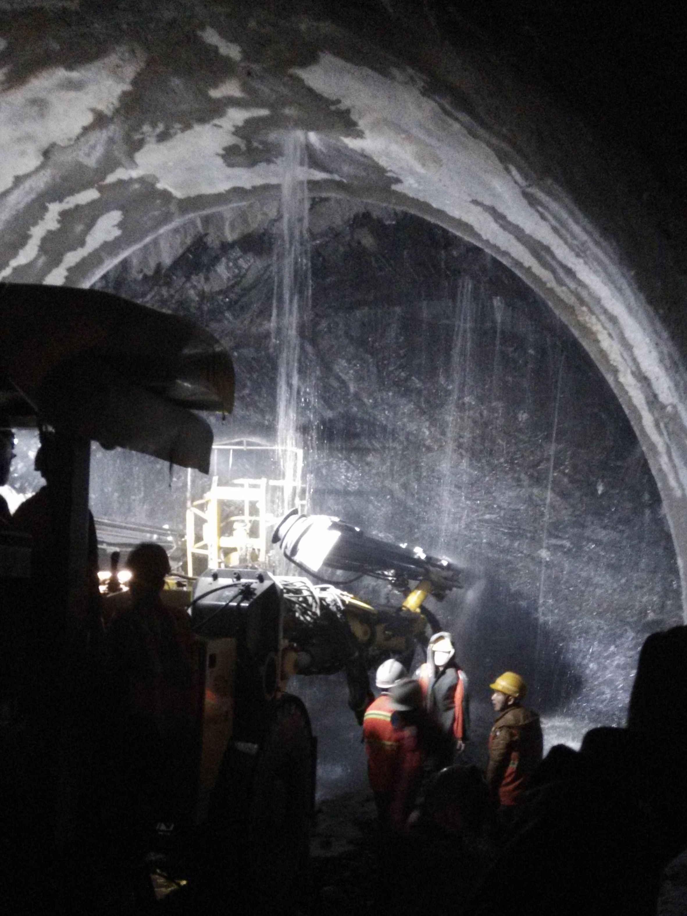 1548315862808755.jpg 突水.jpg